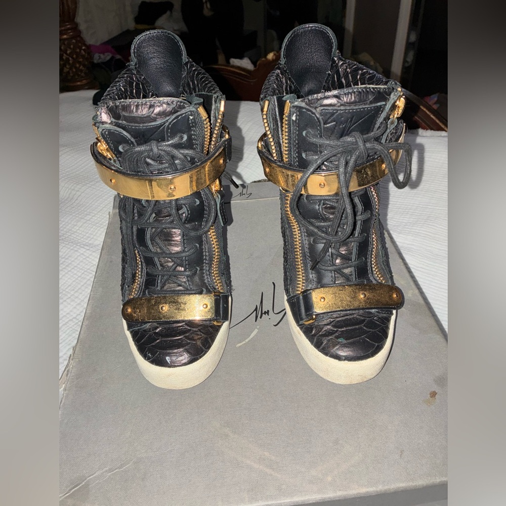 Giuseppe Coby Wedges